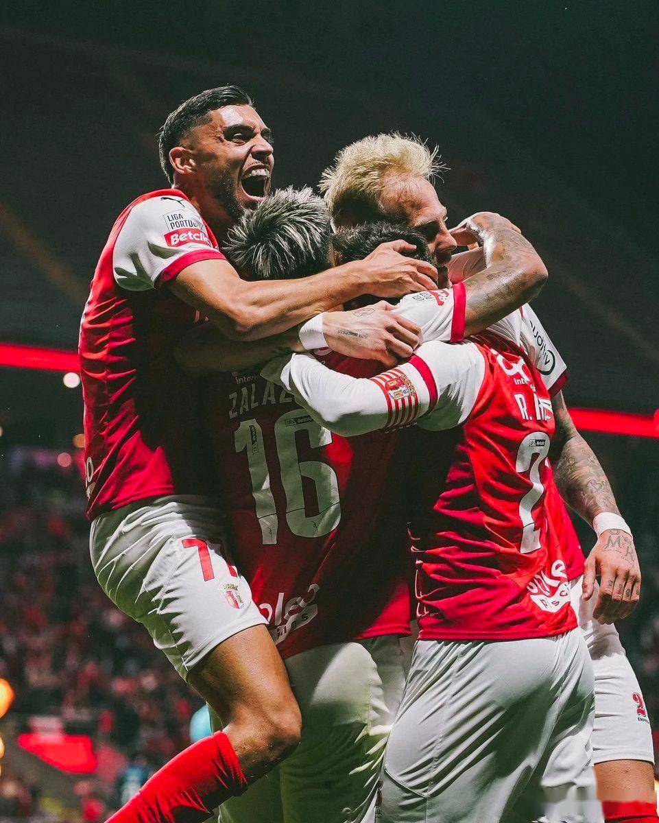 火博体育平台 -葡萄牙体育迎意大利杯关键赛,今夜官宣签约,更衣室稳定,身体对抗强度拉满