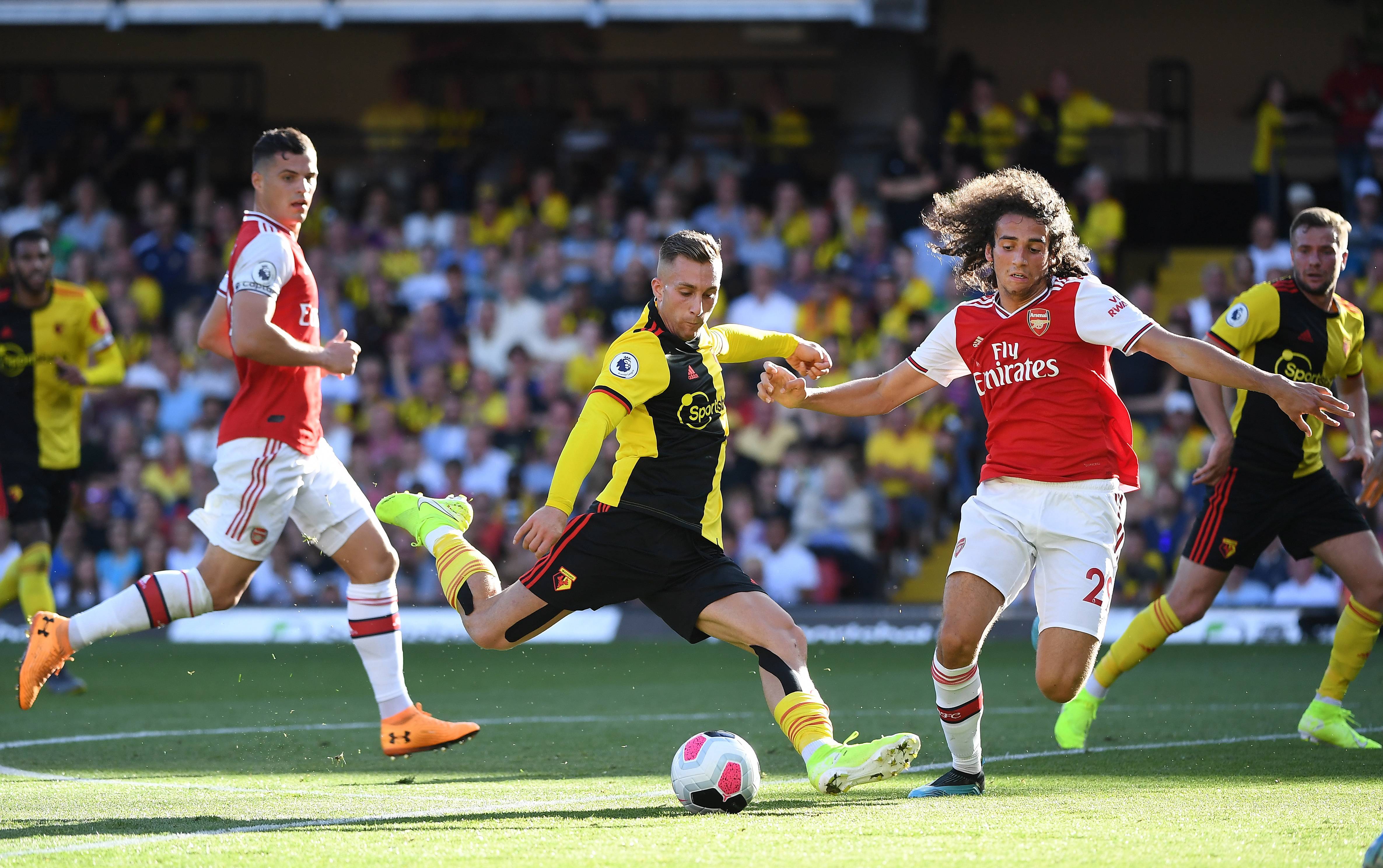 火博官方网站 -窗口期欧冠焦点战,本菲卡调整名单,话题不断,训练强度明显提升